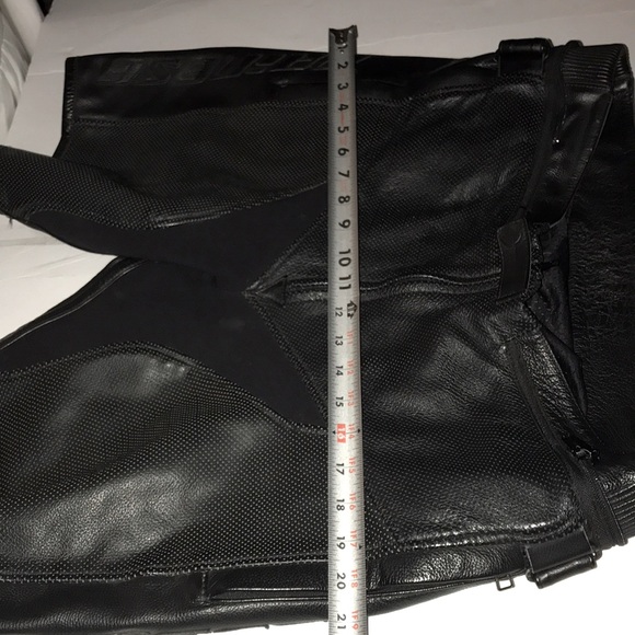 Men’s EUC DAINESE Black Moto Biker Leather Shorts Sz 56 - Picture 6 of 14